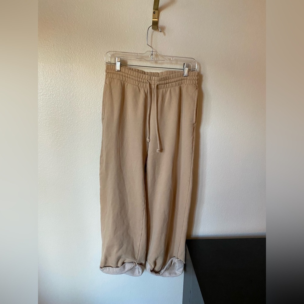 TNA by Aritzia Women’s Cozy Fleece Cropped Sweatpants Straight Leg Beige Size S